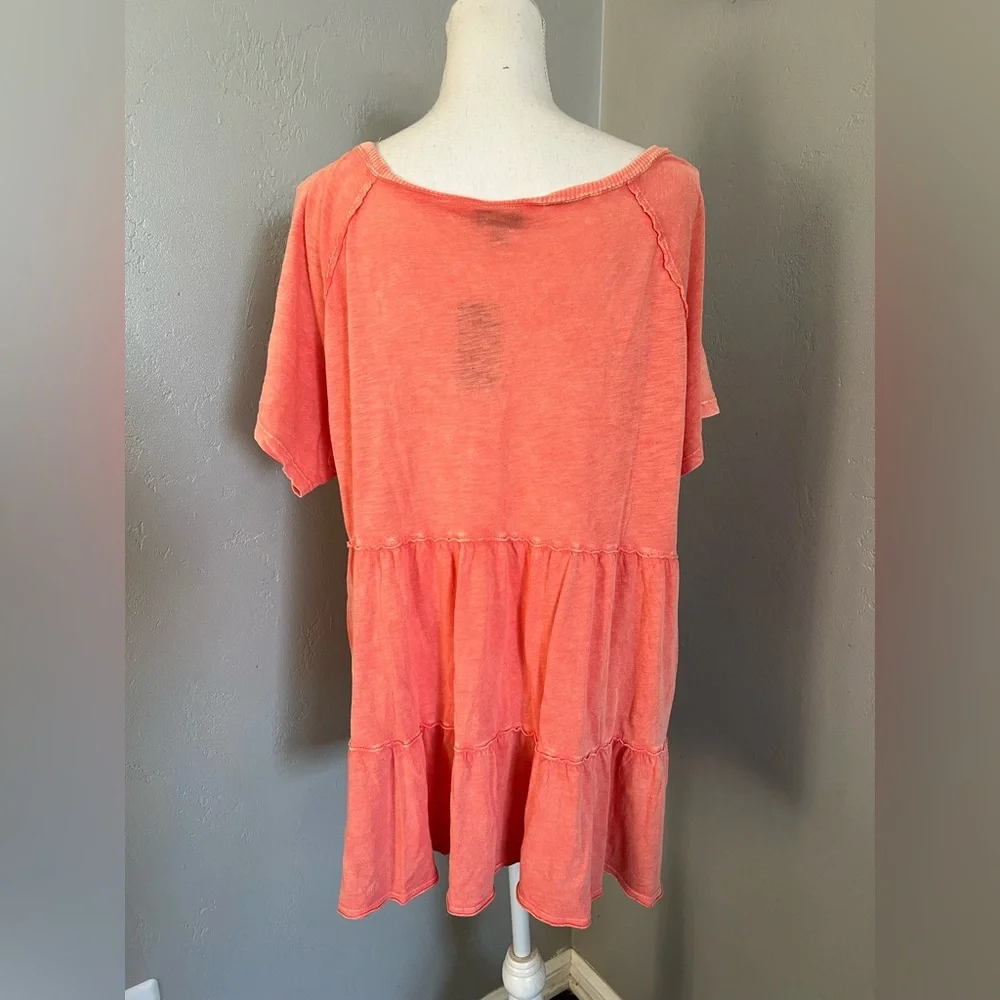 Torrid coral Tiered Short Sleeve Blouse.   Size 3